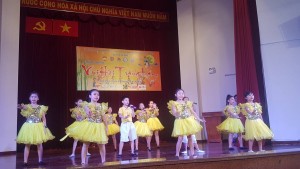 Hội Doanh nghiệp quận Tân Phú trao quà Tết trung thu cho trẻ em nghèo
