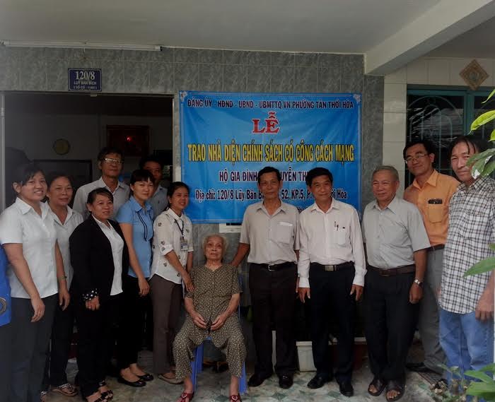 Hội Doanh nghiệp quận Tân Phú giao nhà cho gia đình chính sách