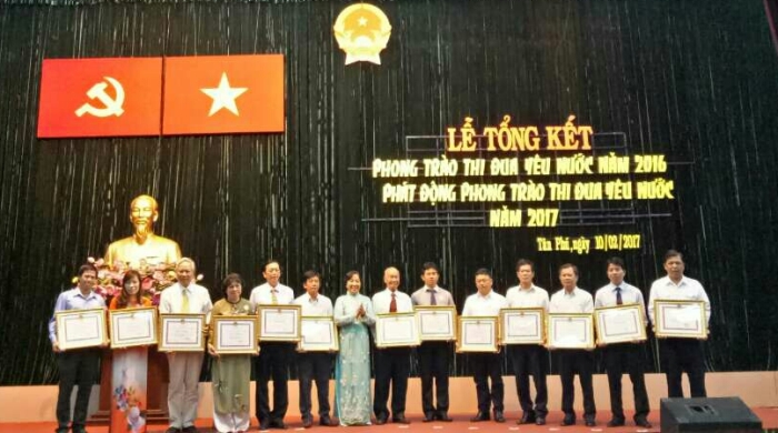 Hội Doanh nghiệp quận Tân Phú nhận Danh hiệu "Chiến sĩ Thị đua Cơ sở 2016"