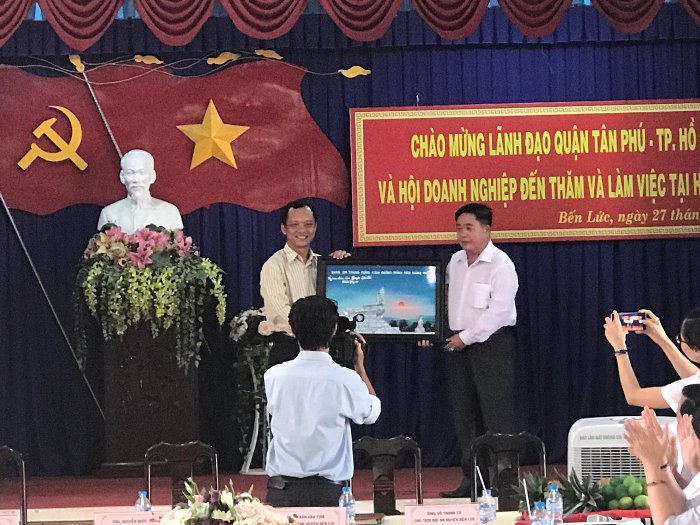 Hội Doanh nghiệp quận Tân Phú kết nối với huyện Bến Lức
